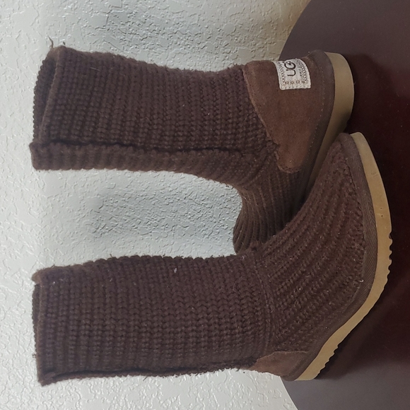UGG Shoes - UGG BROWN KNITTED BOOTS SIZE 6